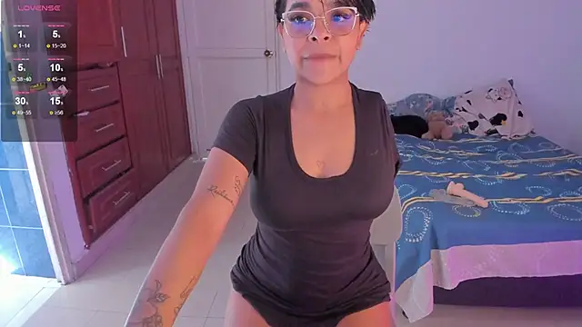 Snapshot of Tatiana-Jaaramillo chatting on 18, 4, 2026 Tatiana-Jaaramillo online show from 18, 4, 2026