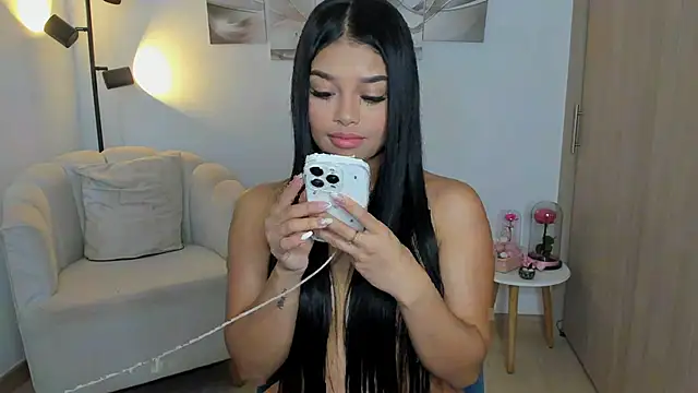 haileyflorez  online show from 2, 5, 2026