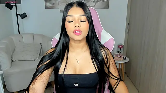 haileyflorez  online show from 13, 5, 2026