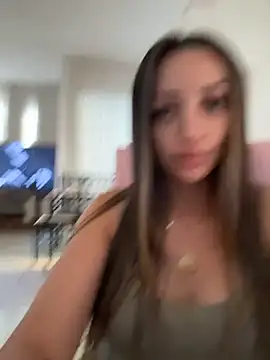 Snapshot of BelleRune chatting on 8, 10, 2025 BelleRune online show from 8, 10, 2025