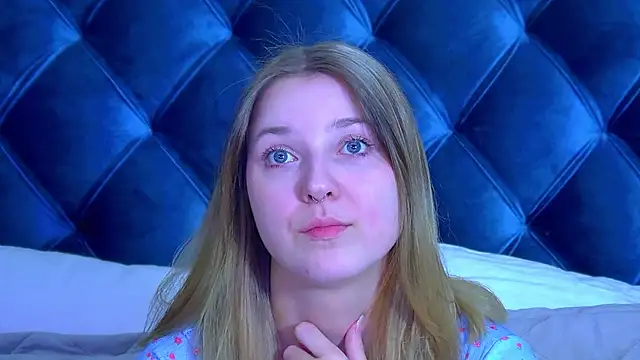 Snapshot of TinnaBurton chatting on 5, 3, 2026 TinnaBurton online show from 5, 3, 2026