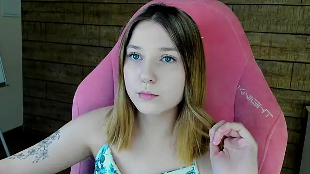 Snapshot of TinnaBurton chatting on 8, 3, 2026 TinnaBurton online show from 8, 3, 2026