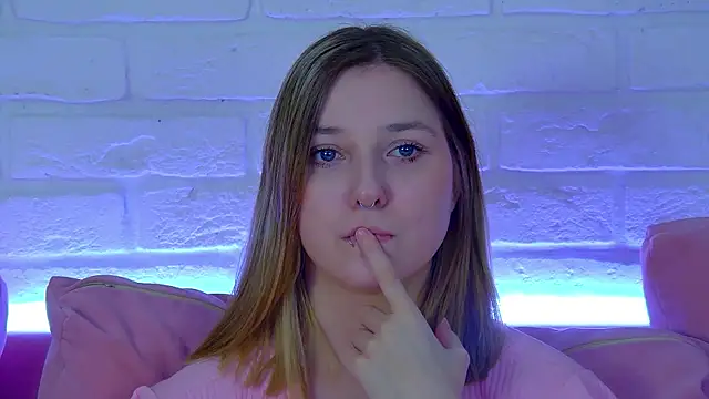 Snapshot of TinnaBurton chatting on 9, 3, 2026 TinnaBurton online show from 9, 3, 2026