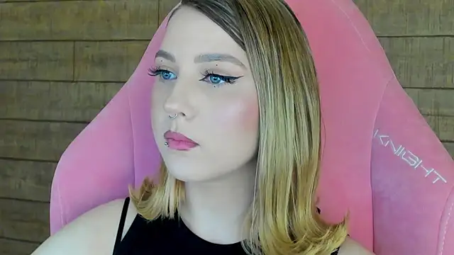 Snapshot of TinnaBurton chatting on 11, 3, 2026 TinnaBurton online show from 11, 3, 2026