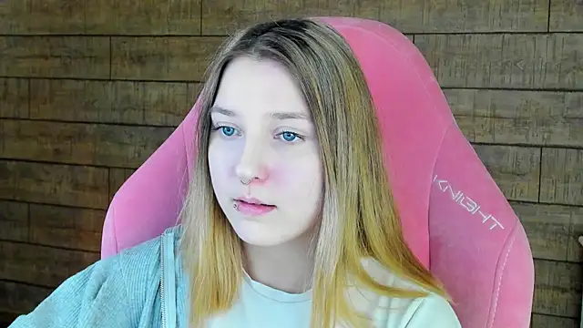 Snapshot of TinnaBurton chatting on 15, 3, 2026 TinnaBurton online show from 15, 3, 2026