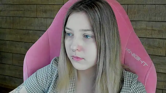 Snapshot of TinnaBurton chatting on 22, 3, 2026 TinnaBurton online show from 22, 3, 2026