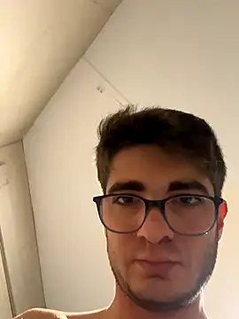 Snapshot of Pollitocv chatting on 14, 11, 2025 Pollitocv online show from 14, 11, 2025