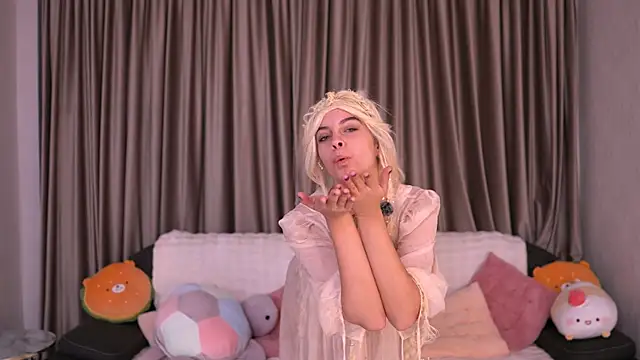 Snapshot of Luna_Veyra chatting on 14, 11, 2025 Luna Veyra online show from 14, 11, 2025