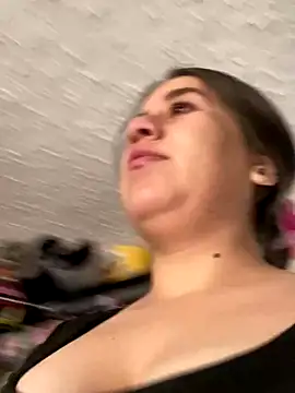 Scarlett Noire outdoors online show from 28, 11, 2025