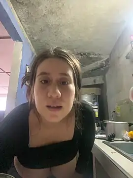 Scarlett Noire outdoors online show from 17, 12, 2025