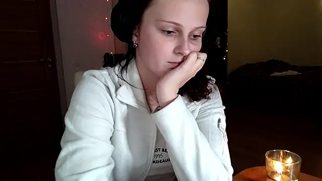 Snapshot of LouiseMarengo chatting on 17, 11, 2025 LouiseMarengo online show from 17, 11, 2025