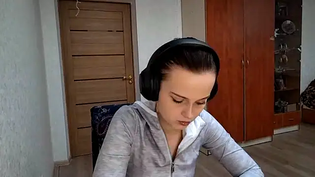 LouiseMarengo online show from 9, 1, 2026