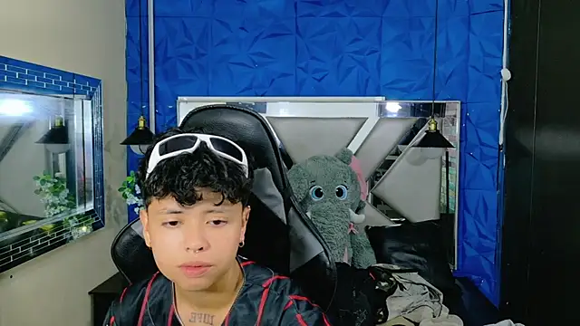 lunabustygirl online show from 23, 12, 2025