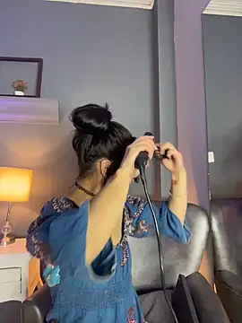 Snapshot of AmbarOishi__ chatting on 6, 1, 2026 AmbarOishi online show from 6, 1, 2026