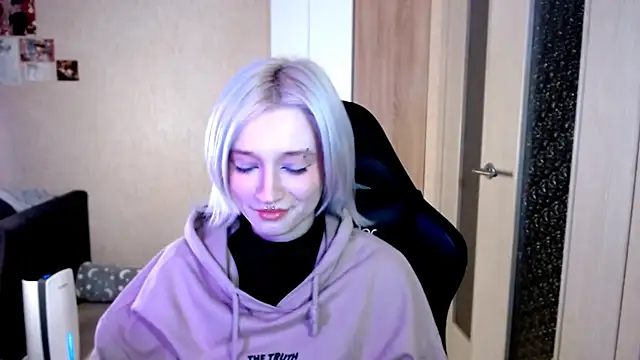 SophiaLur online show from 3, 12, 2025