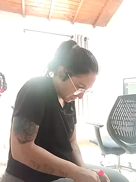 Snapshot of Melinerd chatting on 4, 4, 2026 Melinerd online show from 4, 4, 2026