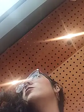 Snapshot of Melinerd chatting on 8, 4, 2026 Melinerd online show from 8, 4, 2026