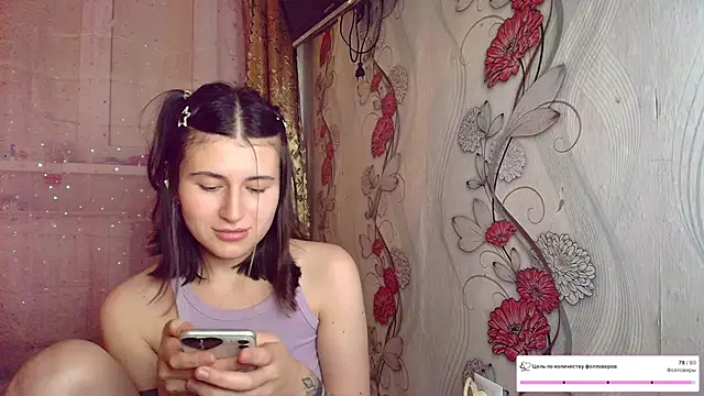 Snapshot of KristinaScott chatting on 4, 12, 2025 KristinaScott online show from 4, 12, 2025