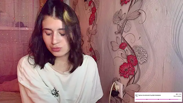 Snapshot of KristinaScott chatting on 20, 12, 2025 KristinaScott online show from 20, 12, 2025