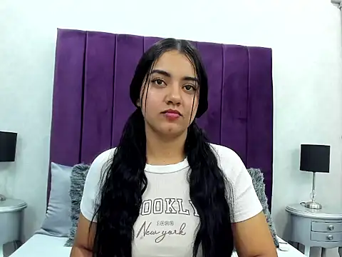 Snapshot of SalomeLee chatting on 18, 11, 2025 SalomeLee online show from 18, 11, 2025