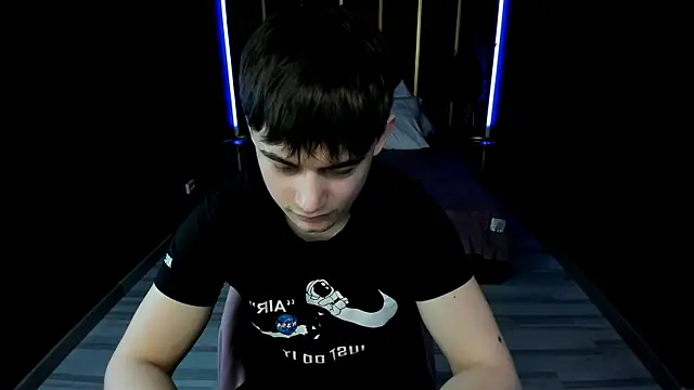 AlejandroEllias online show from 5, 4, 2026