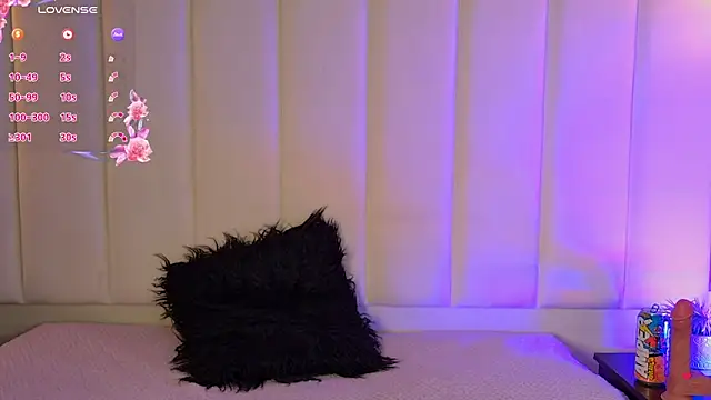 Snapshot of SharlotJones chatting on 7, 3, 2026 SharlotJones online show from 7, 3, 2026