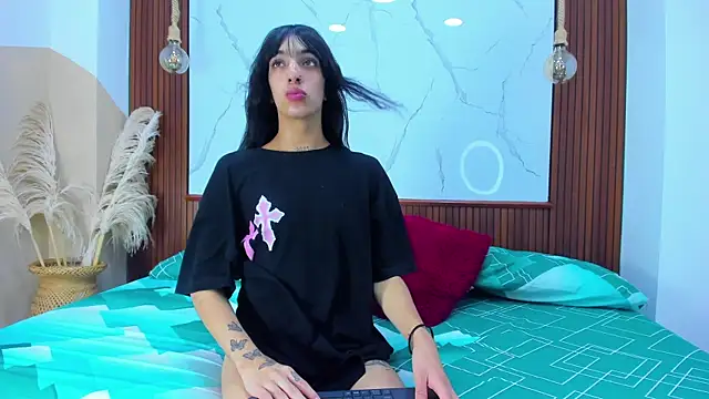 Snapshot of Loversinfire2 chatting on 4, 12, 2025 Loversinfire2 online show from 4, 12, 2025