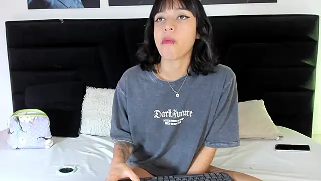 Snapshot of LiilithStonne chatting on 2, 2, 2026 LiilithStonne online show from 2, 2, 2026