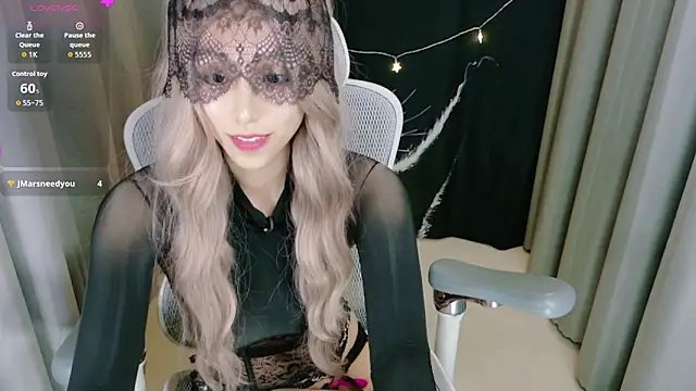 Snapshot of Lulu_QAQ chatting on 20, 11, 2025 Lulu QAQ online show from 20, 11, 2025