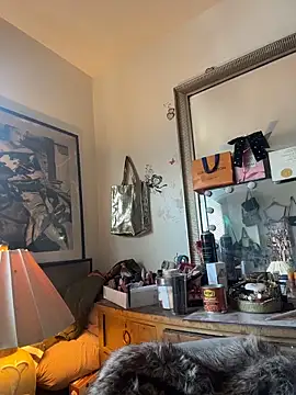 Snapshot of Motherbigbus chatting on 19, 12, 2025 Motherbigbus online show from 19, 12, 2025