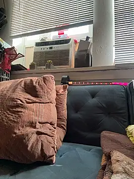 Snapshot of Motherbigbus chatting on 21, 12, 2025 Motherbigbus online show from 21, 12, 2025