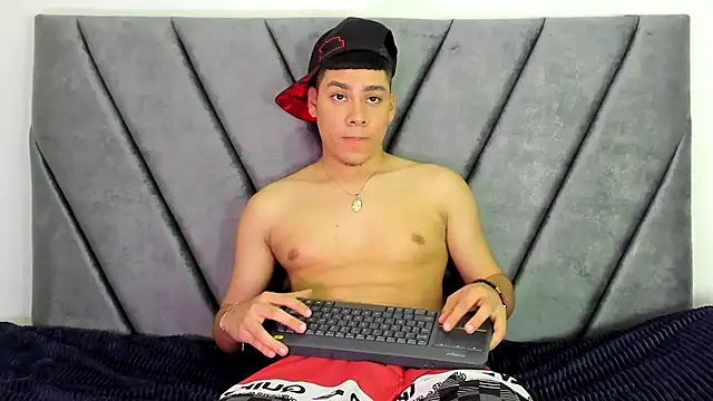 Snapshot of Lucastorrez01 chatting on 8, 7, 2026 Lucastorrez01 online show from 8, 7, 2026