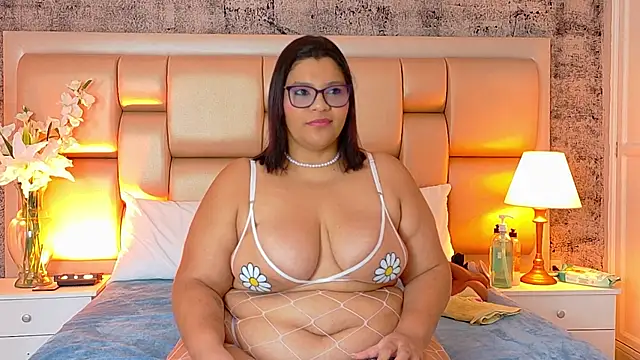 SelennaCooper online show from 4, 6, 2026