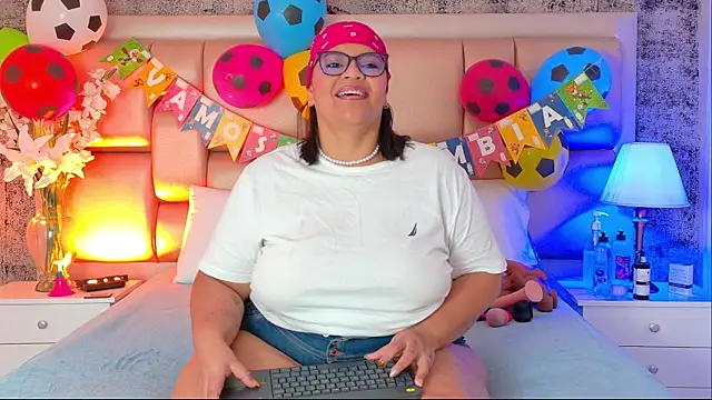 SelennaCooper online show from 12, 6, 2026