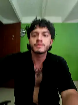 Snapshot of LiamArias_0 chatting on 15, 11, 2025 LiamArias 0 online show from 15, 11, 2025