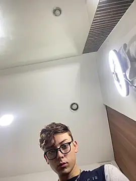 Boyfriend-Hot online show from 19, 11, 2025