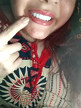 Snapshot of Virginass2000 chatting on 21, 11, 2025 Virginass2000 online show from 21, 11, 2025