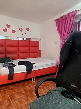 Snapshot of Scarlet_curly chatting on 24, 11, 2025 Scarlet curly online show from 24, 11, 2025