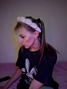 Snapshot of carolinakis_ chatting on 18, 11, 2025 carolinakis online show from 18, 11, 2025