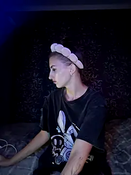 Snapshot of carolinakis_ chatting on 19, 11, 2025 carolinakis online show from 19, 11, 2025