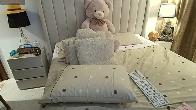 Emyii  online show from 21, 3, 2026