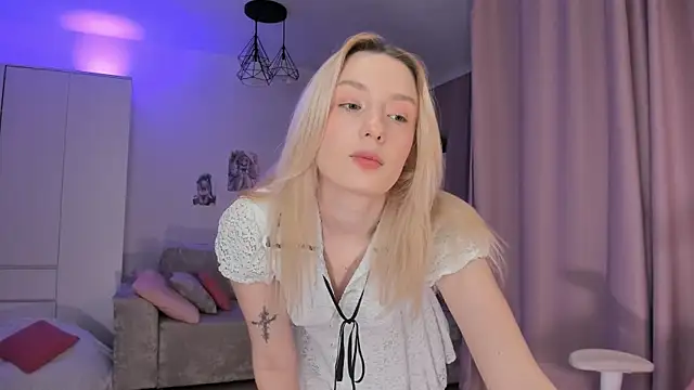 Tiffany Paw online show from 22, 12, 2025