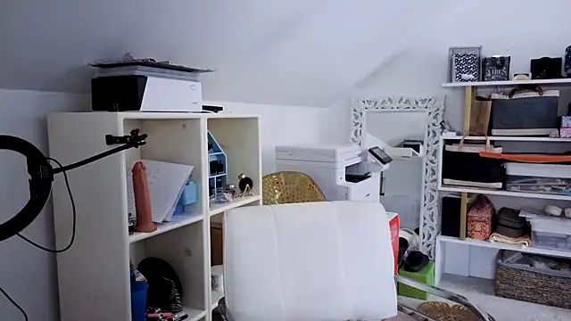 winestaindlips online show from 10, 2, 2026