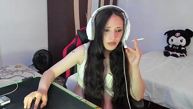 Snapshot of bettyButterfly chatting on 27, 5, 2026 bettyButterfly online show from 27, 5, 2026