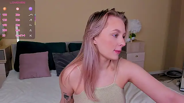 Snapshot of KiraRuiz chatting on 5, 2, 2026 KiraRuiz online show from 5, 2, 2026