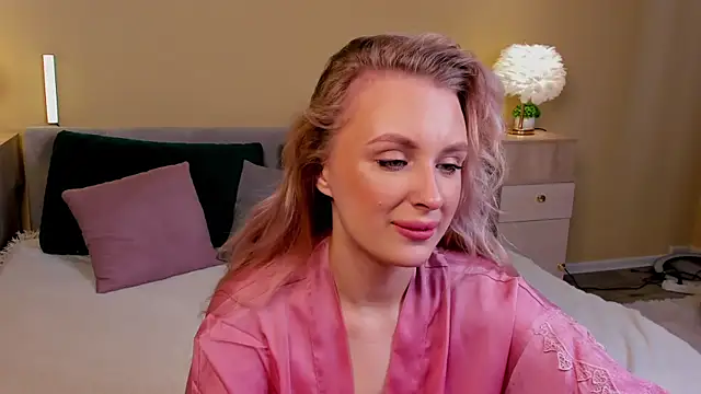 Snapshot of KiraRuiz chatting on 6, 2, 2026 KiraRuiz online show from 6, 2, 2026