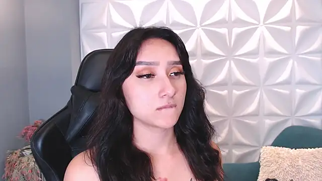 Snapshot of HorneyyQueen chatting on 25, 11, 2025 HorneyyQueen online show from 25, 11, 2025