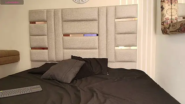 Snapshot of LittlePeach_ chatting on 1, 12, 2025 LittlePeach online show from 1, 12, 2025