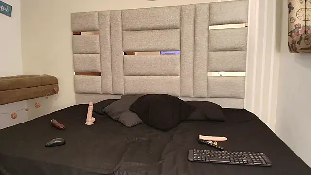 Snapshot of LittlePeach_ chatting on 19, 12, 2025 LittlePeach online show from 19, 12, 2025