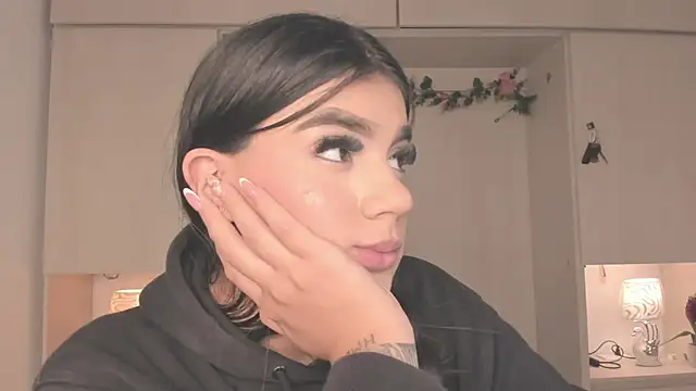 ShirleyJones  online show from 18, 12, 2025